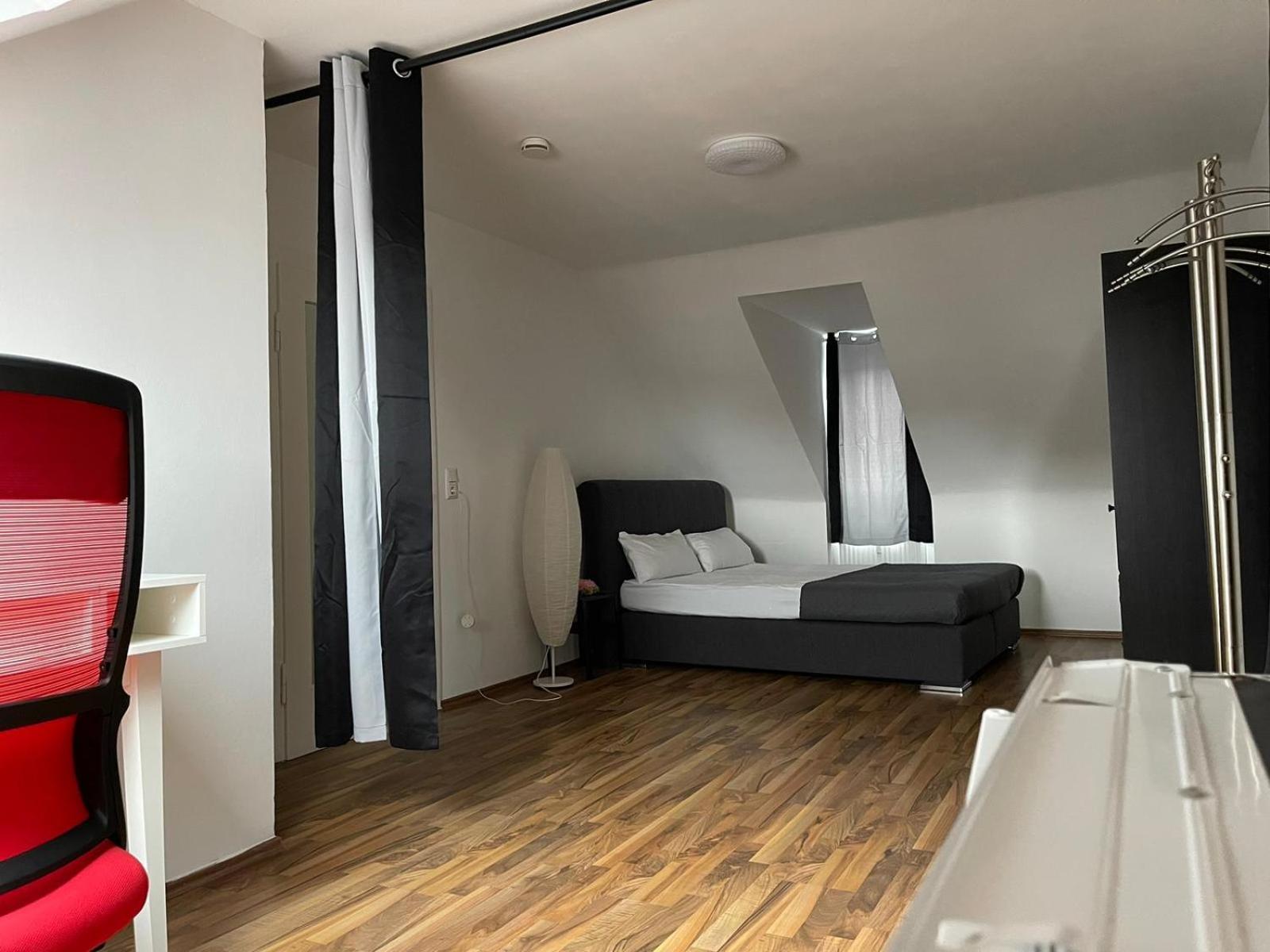 Geraeumige 3-Zimmer-Ferienwohnung Im Herzen Von Kassel Exterior photo