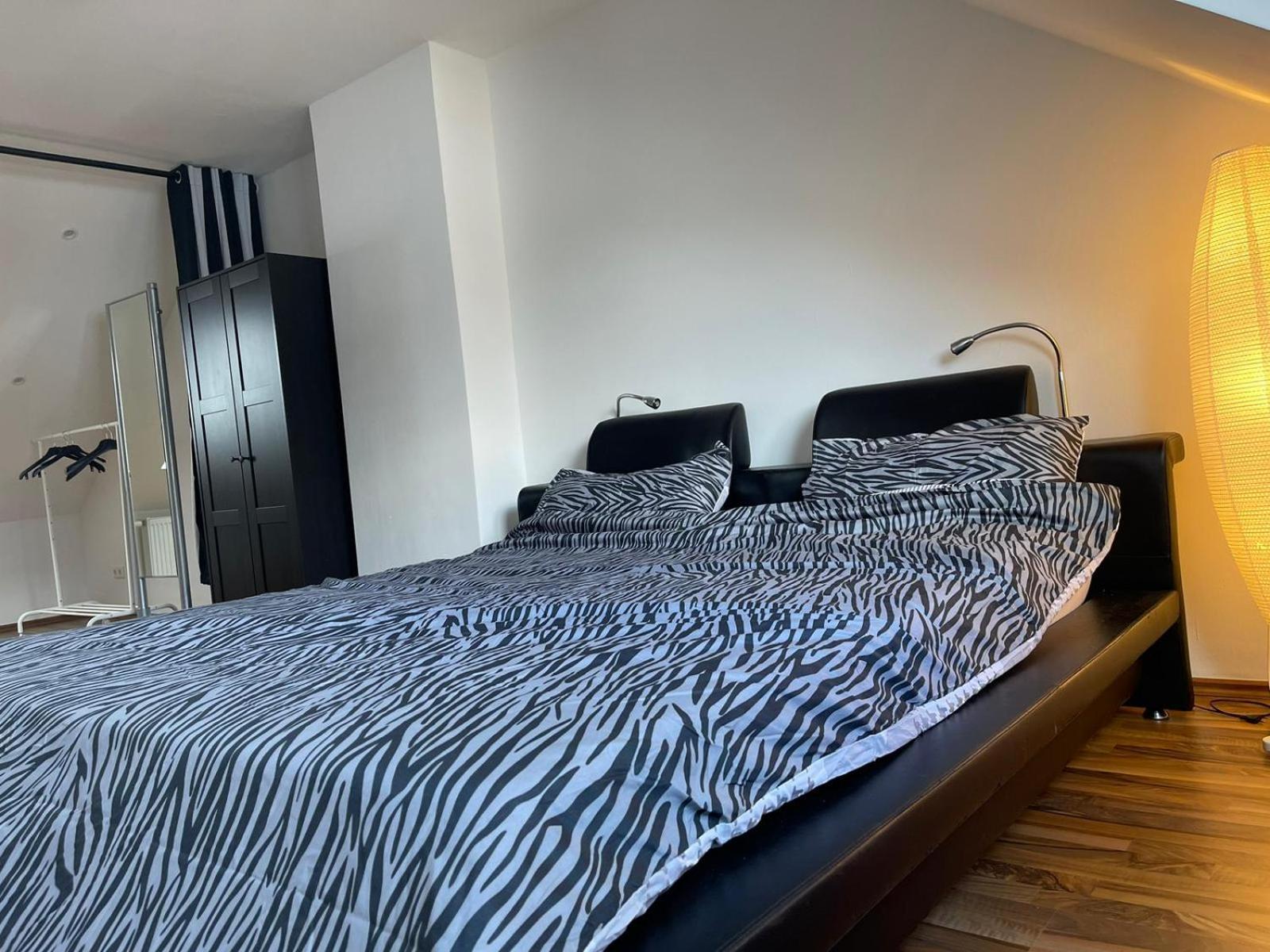 Geraeumige 3-Zimmer-Ferienwohnung Im Herzen Von Kassel Exterior photo