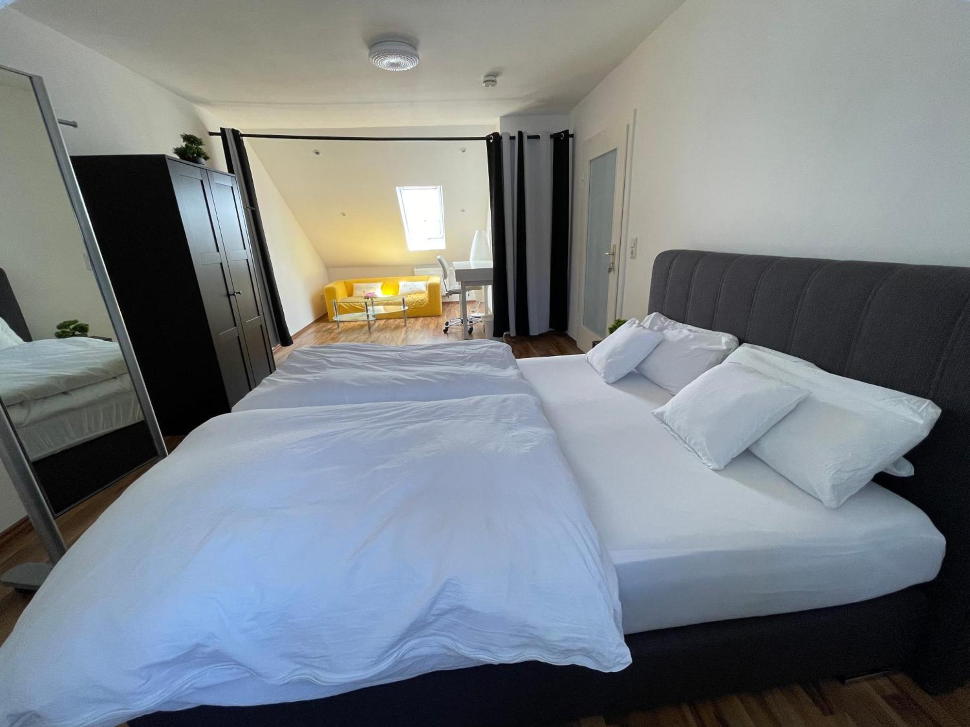 Geraeumige 3-Zimmer-Ferienwohnung Im Herzen Von Kassel Exterior photo