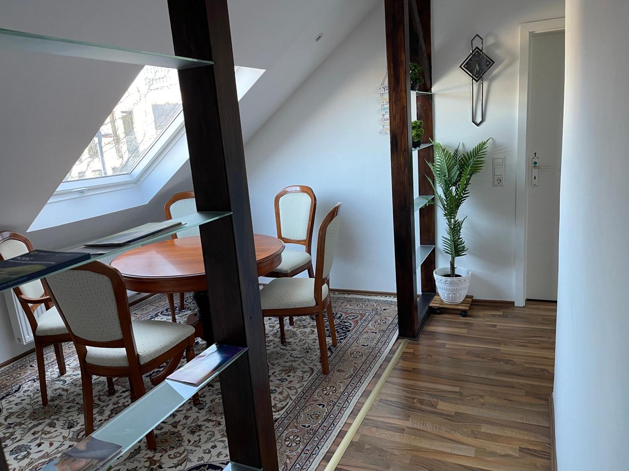 Geraeumige 3-Zimmer-Ferienwohnung Im Herzen Von Kassel Exterior photo
